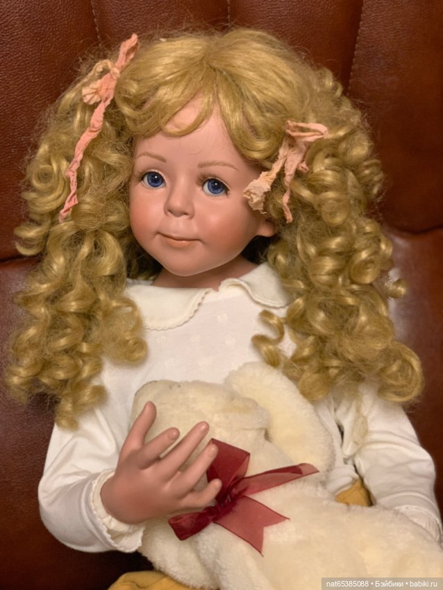 Кукла коллекционная фарфоровая