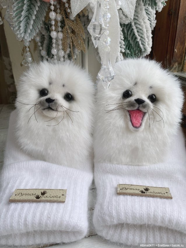 Варежки бельки-подарок с севера