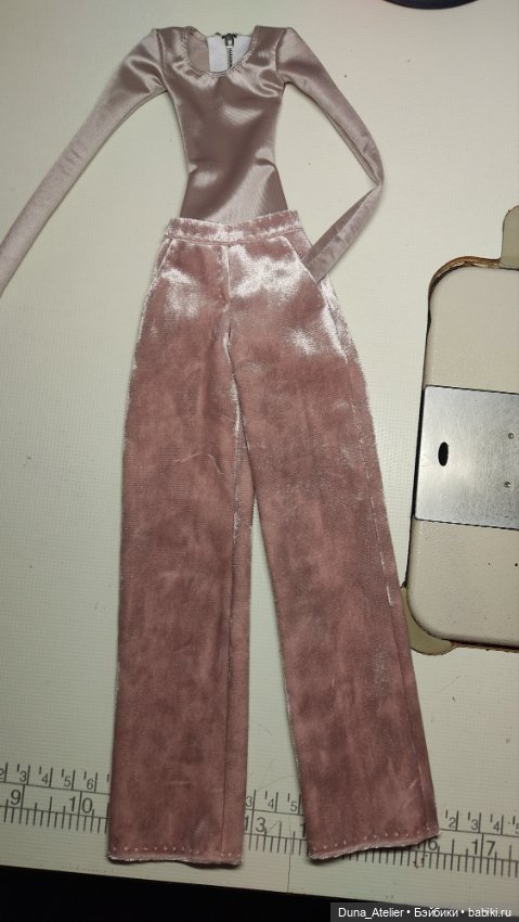 Боди атласное, брюки бархатные на Pashapasha mini