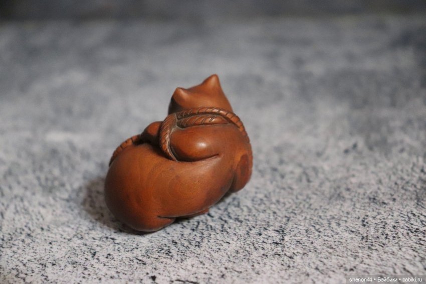 Нэцкэ «Кошка с ниткой» — Статуэтки (фото 3)