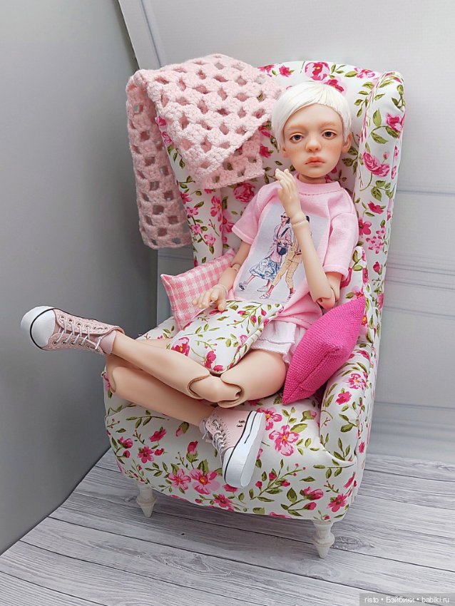 Красивое яркое кресло с цветочным принтом для 1/6 от известного мастера (фото 5)