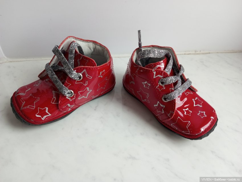 Лот шапочек и обувочки на кукол малышей