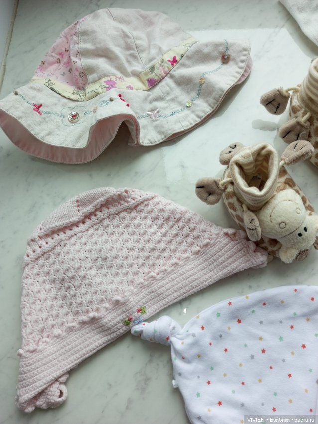 Лот шапочек и обувочки на кукол малышей (фото 2)