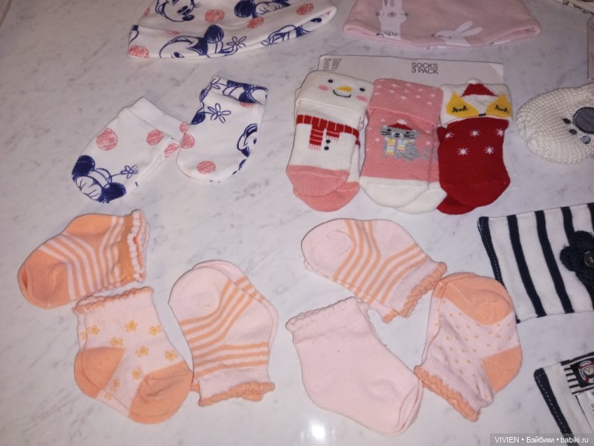 Лот 2 носочков и шапочек для малышей (фото 2)