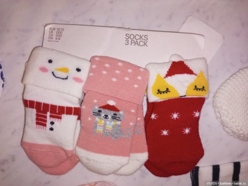 Лот 2 носочков и шапочек для малышей