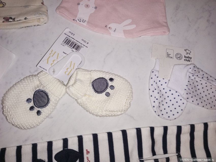 Лот 2 носочков и шапочек для малышей