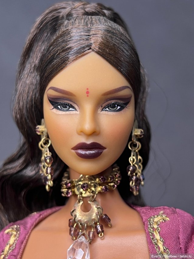 Isha Purple Pose Fashion Royalty (фото 7)