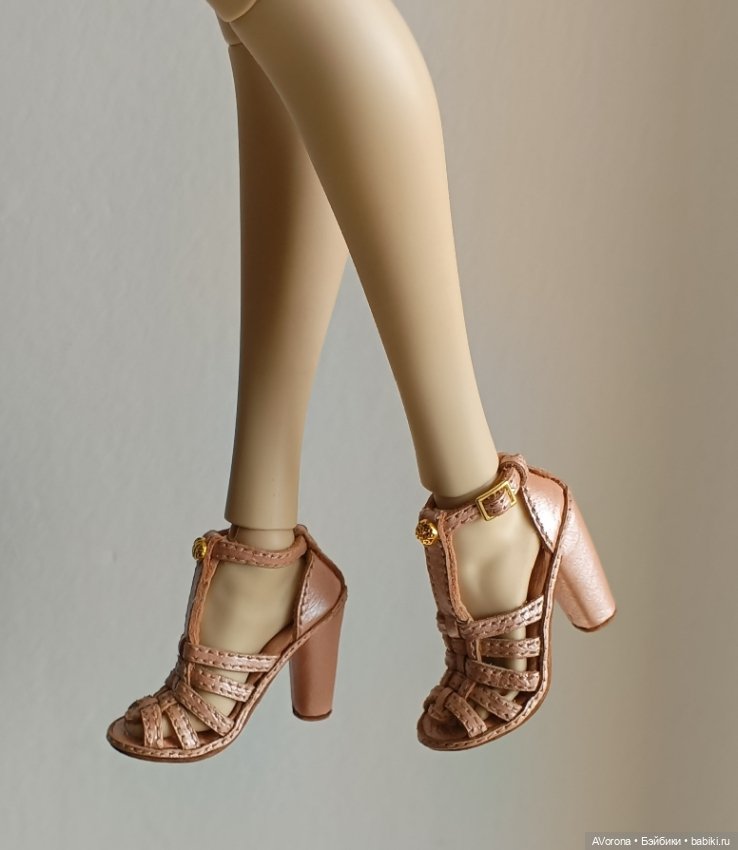 Перламутрово- персиковые босоножки из натуральной кожи