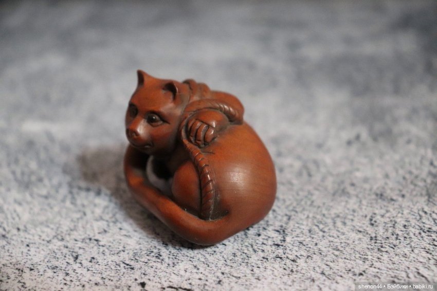 Нэцкэ «Кошка с ниткой» — Статуэтки (фото 2)