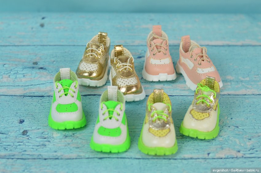 Кроссовки для кукол Паола Рейна и Руби Ред