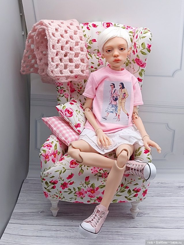 Красивое яркое кресло с цветочным принтом для 1/6 от известного мастера (фото 4)