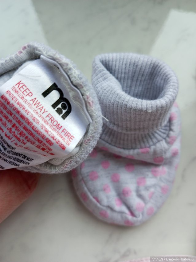 Лот шапочек и обувочки на кукол малышей