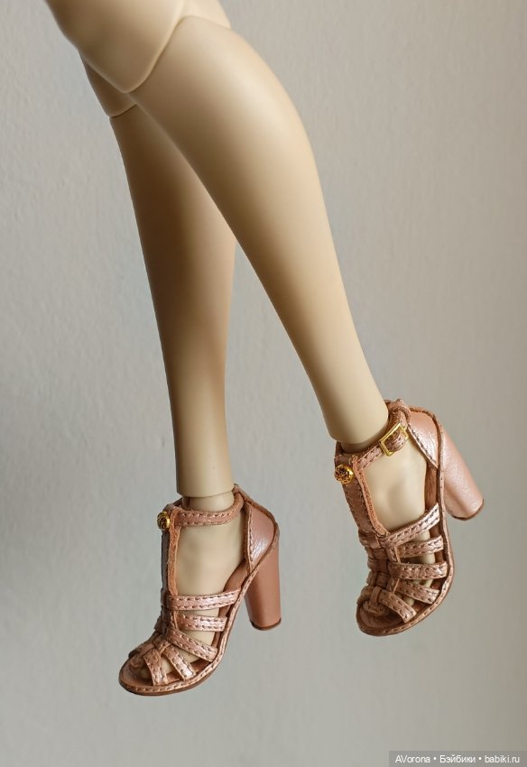 Перламутрово- персиковые босоножки из натуральной кожи (фото 2)
