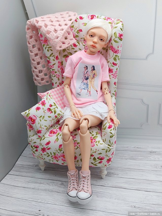 Красивое яркое кресло с цветочным принтом для 1/6 от известного мастера (фото 6)