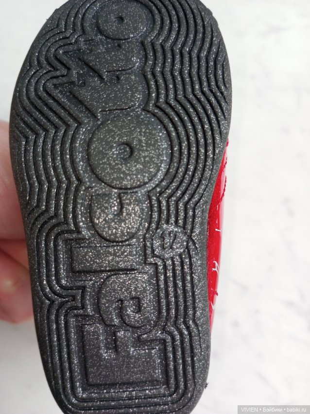 Лот шапочек и обувочки на кукол малышей