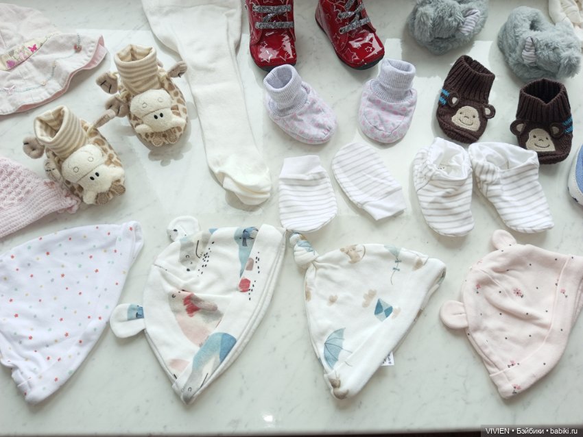 Лот шапочек и обувочки на кукол малышей (фото 3)