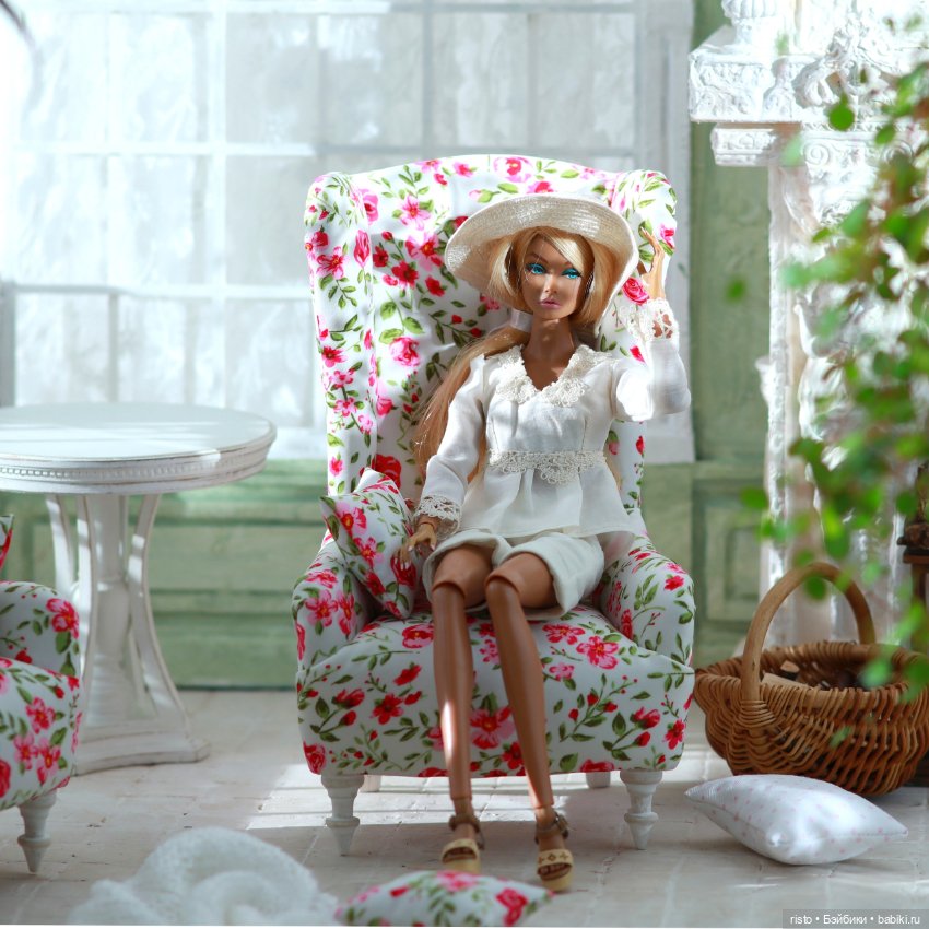 Красивое яркое кресло с цветочным принтом для 1/6 от известного мастера