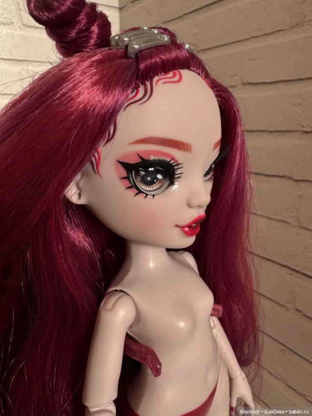 Кукла Rainbow High Скарлет (фото 4)