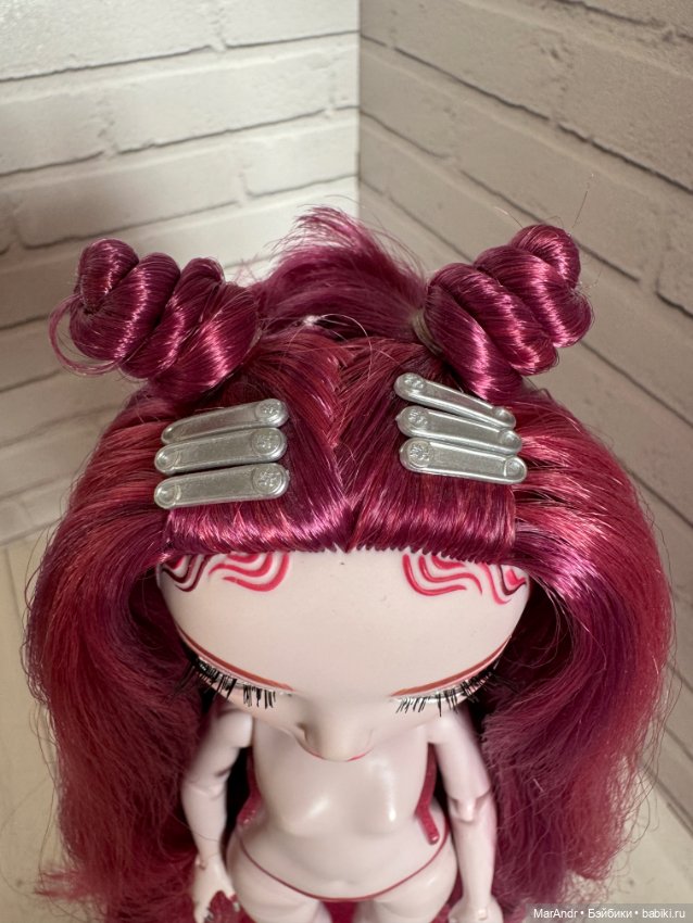 Кукла Rainbow High Скарлет (фото 5)