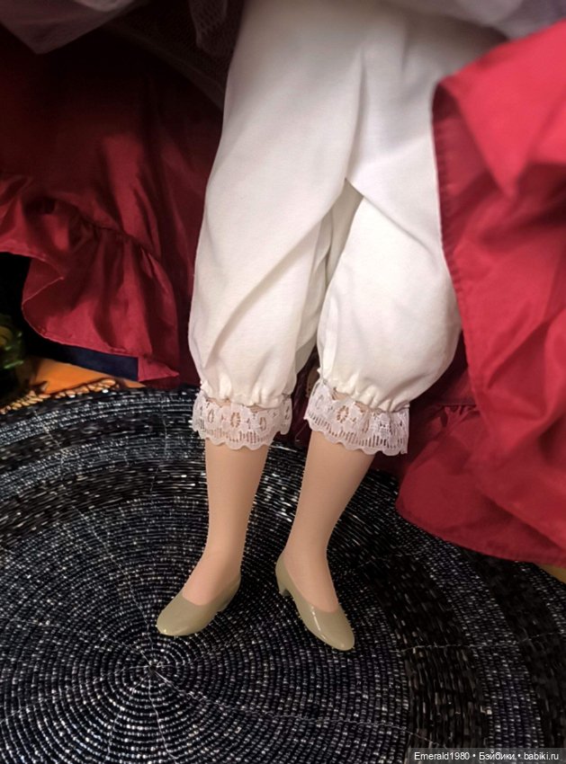 Коллекционная фарфоровая кукла Kate (фото 6)