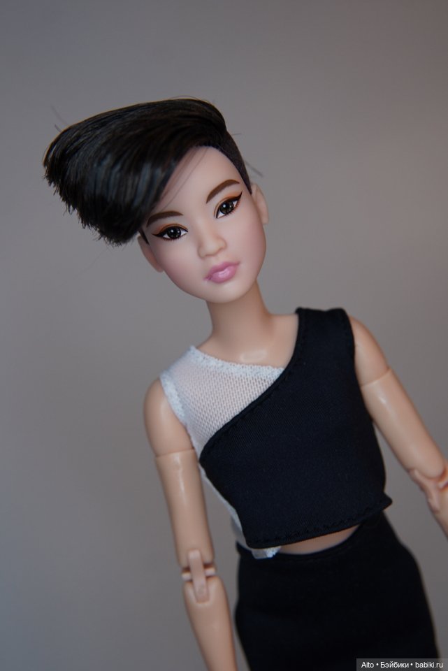 Продам Barbie Looks model #3