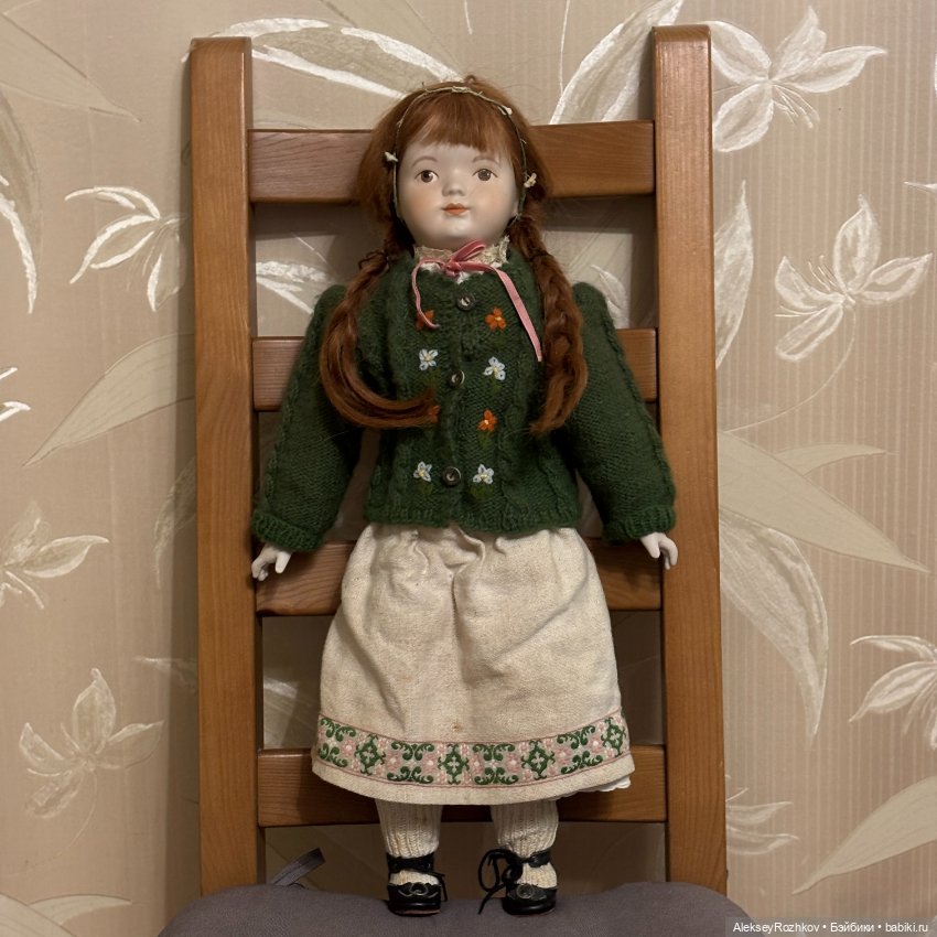 Коллекционная фарфоровая кукла