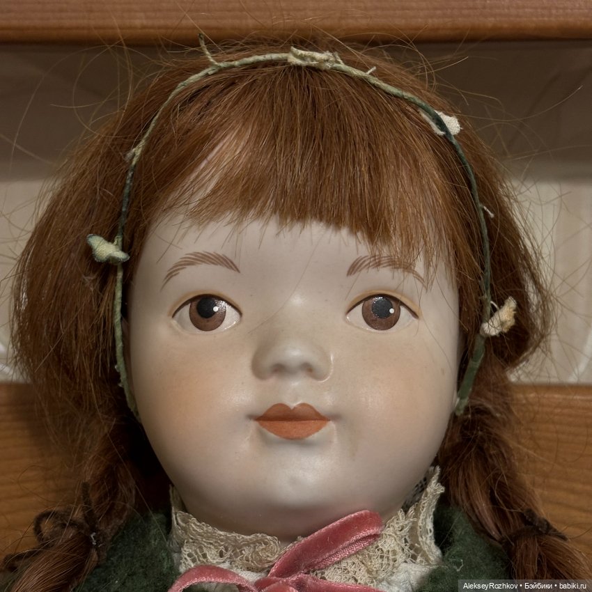 Коллекционная фарфоровая кукла (фото 4)