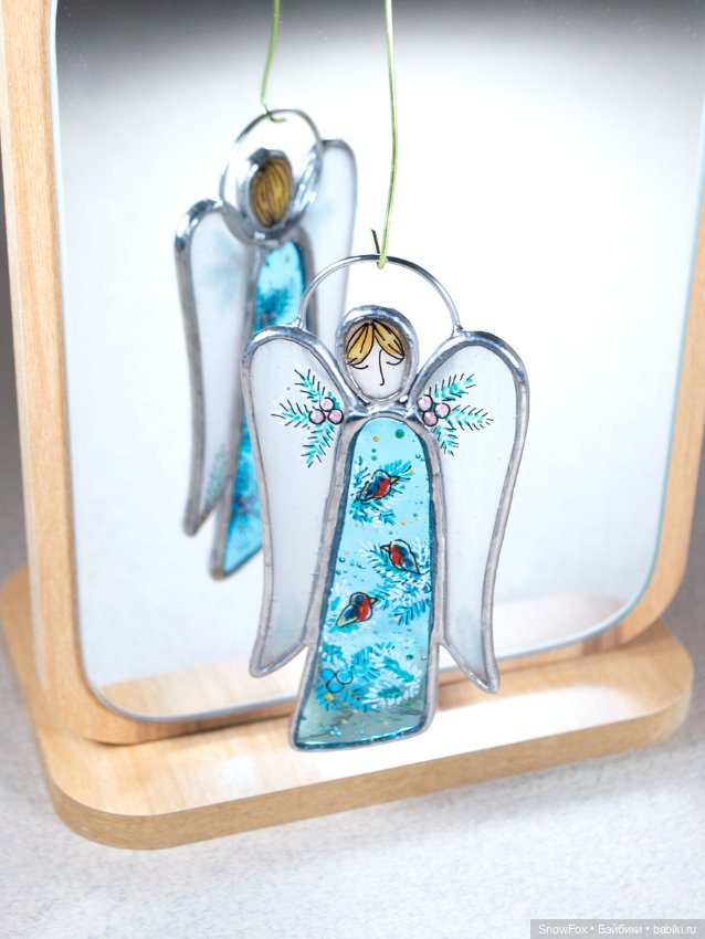 Витражный ангел "Снегири" в технике Тиффани