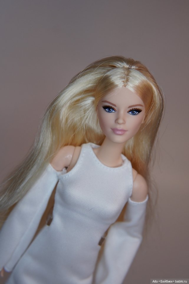 Продам Barbie Looks model #6