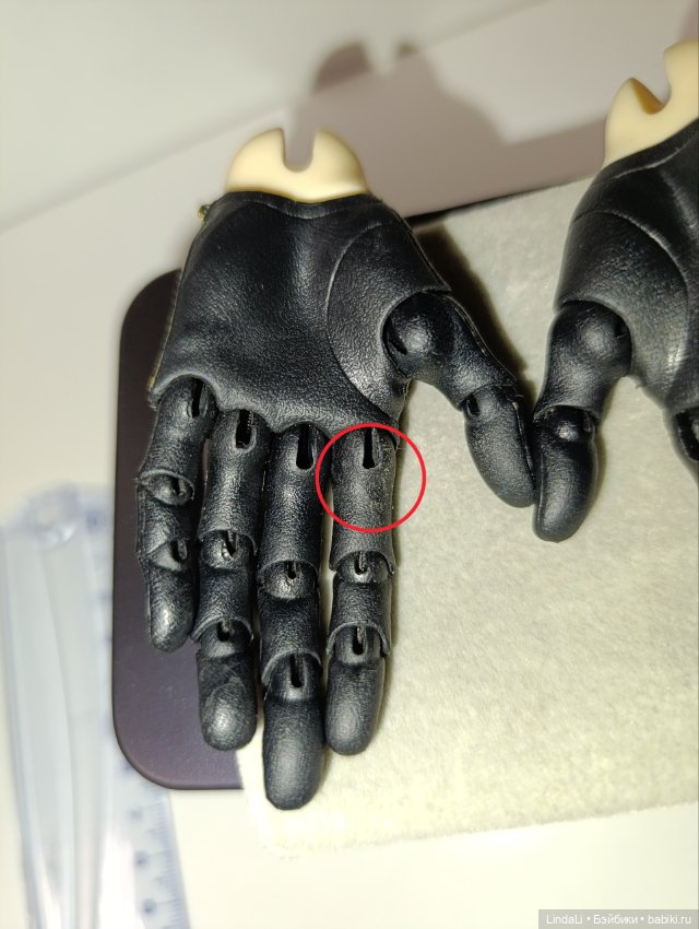 Шарнирные руки в чёрных перчатках от LLT (фото 4)