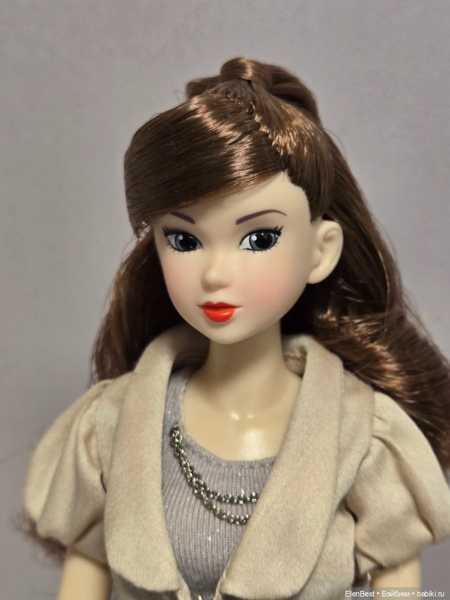 Momoko Escort me — Шарнирные куклы (не BJD) (фото 3)