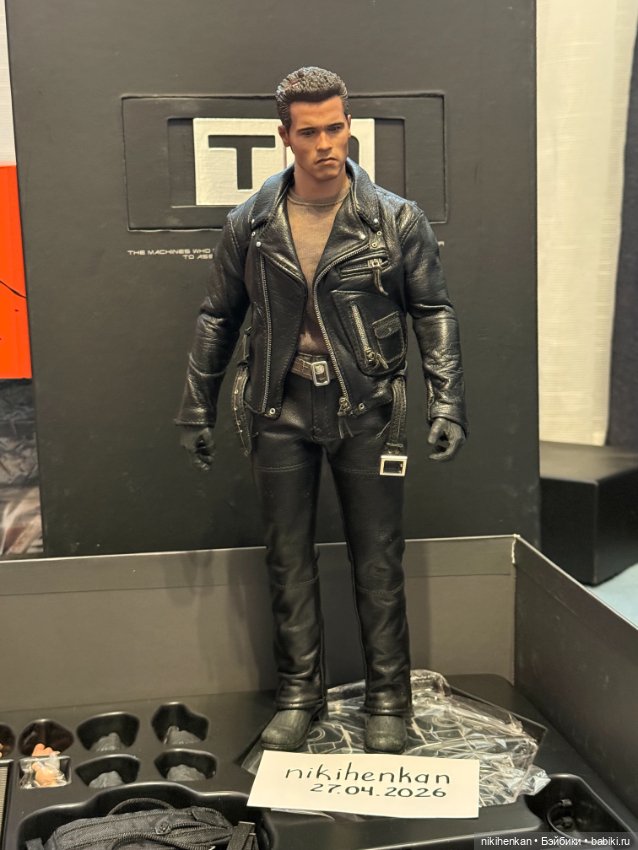 Hot Toys DX10 Terminator 2 – T-800