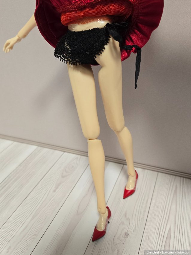 Momoko Escort me — Шарнирные куклы (не BJD) (фото 6)