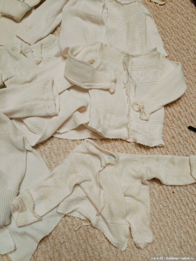 Лотом 12 кофточек на кукол ГДР