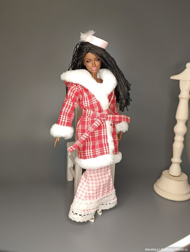 Одежда для кукол Меховое пальто красное в клетку для Барби (фото 8)