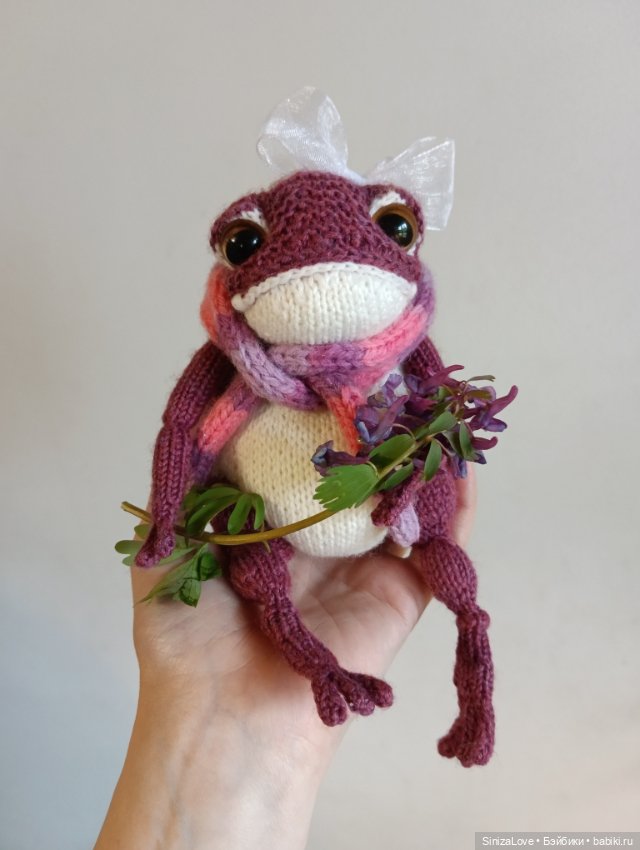 Жабка вязаная Виолетта — Авторские игрушки (фото 6)