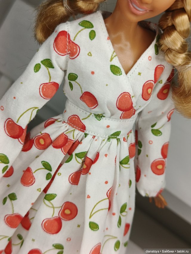 Платье для Барби длинное с ягодками (фото 3)