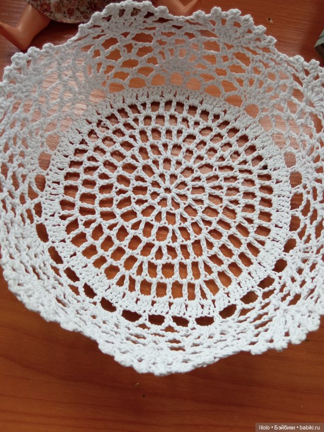 Плетёная корзиночка для всяких кукольных нужностей и фотосессий