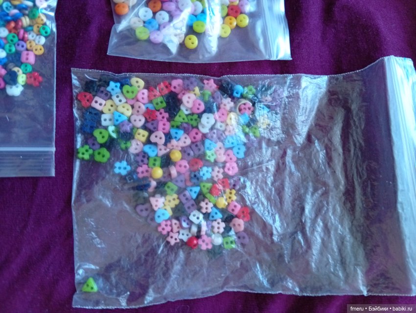 Много маленьких пуговиц для пошива платьев куклам, маленькие кнопки, заклепки (фото 2)