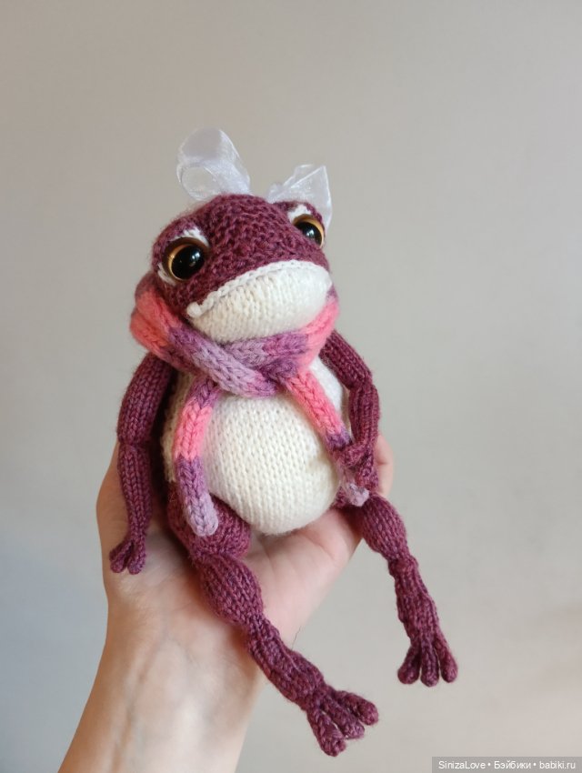 Жабка вязаная Виолетта — Авторские игрушки (фото 7)
