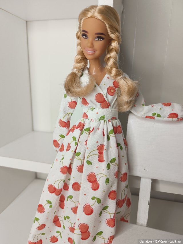 Платье для Барби длинное с ягодками