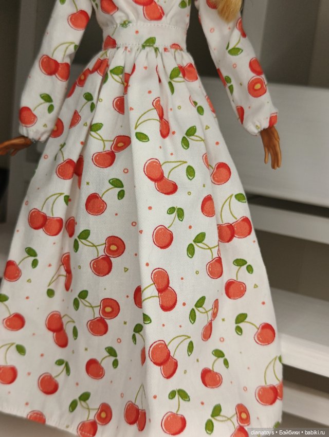 Платье для Барби длинное с ягодками (фото 4)
