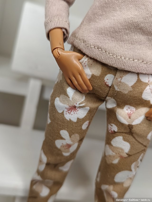 Одежда для кукол Барби комплект брюки и кофточка (фото 4)