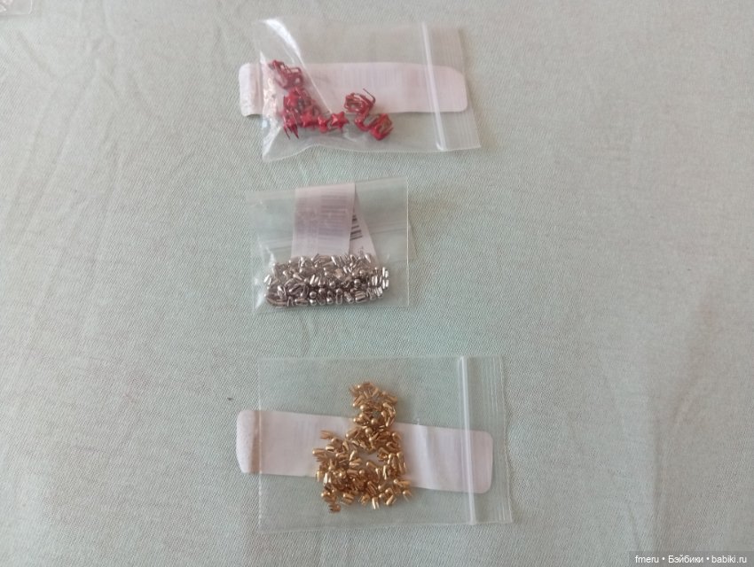 Много маленьких пуговиц для пошива платьев куклам, маленькие кнопки, заклепки (фото 5)