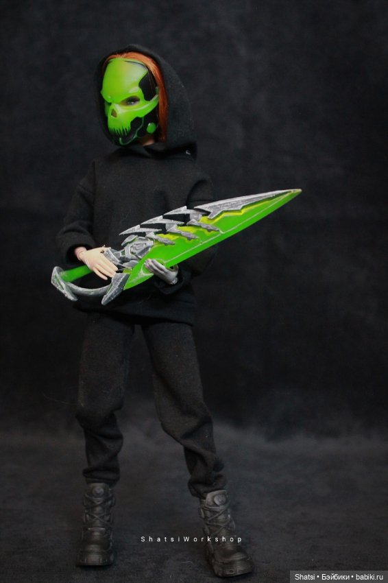 Меч и маска в стиле киберпанк