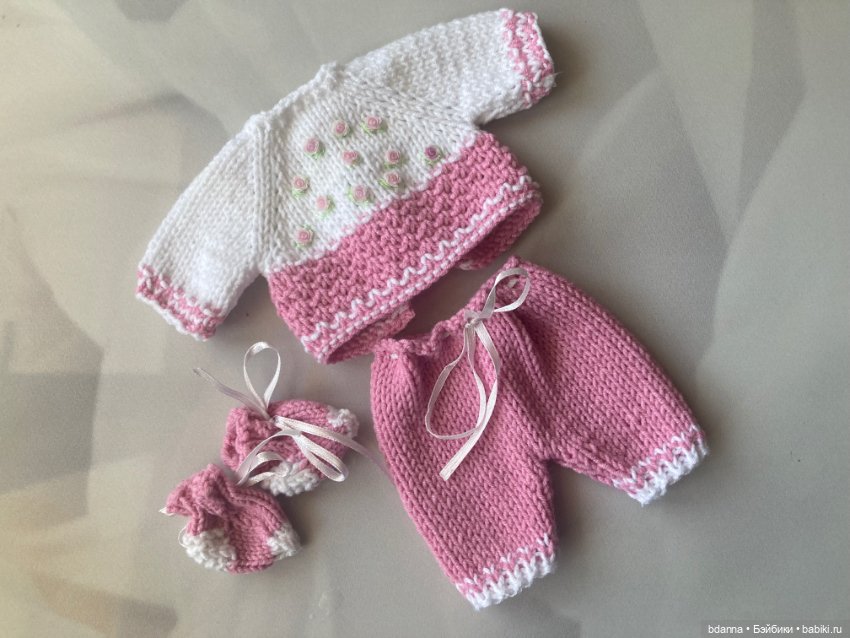 Вязанные костюмы для пупсов (фото 4)