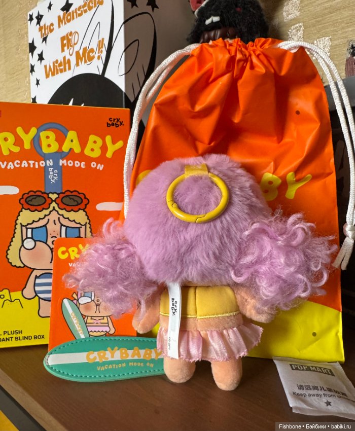 Плюшевый обвес CryBaby Let’s Surf из серии Vacation Mode On от Pop Mart (фото 7)