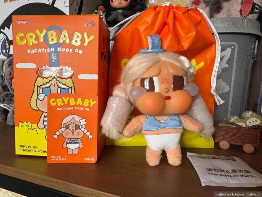 Плюшевый обвес CryBaby из серии Vacation Mode On от Pop Mart (фото 4)