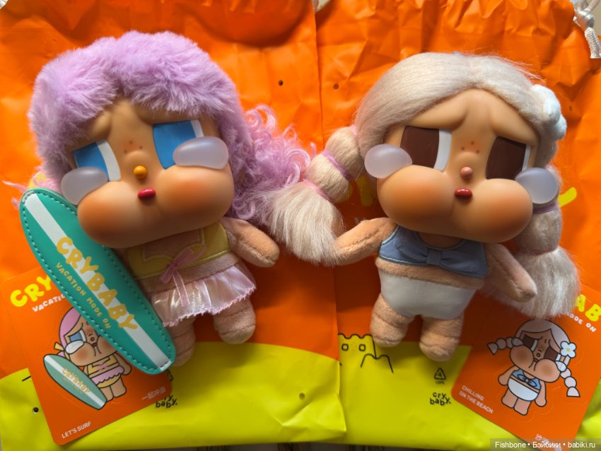 Плюшевый обвес CryBaby из серии Vacation Mode On от Pop Mart (фото 8)