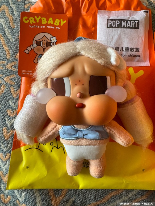Плюшевый обвес CryBaby из серии Vacation Mode On от Pop Mart (фото 2)
